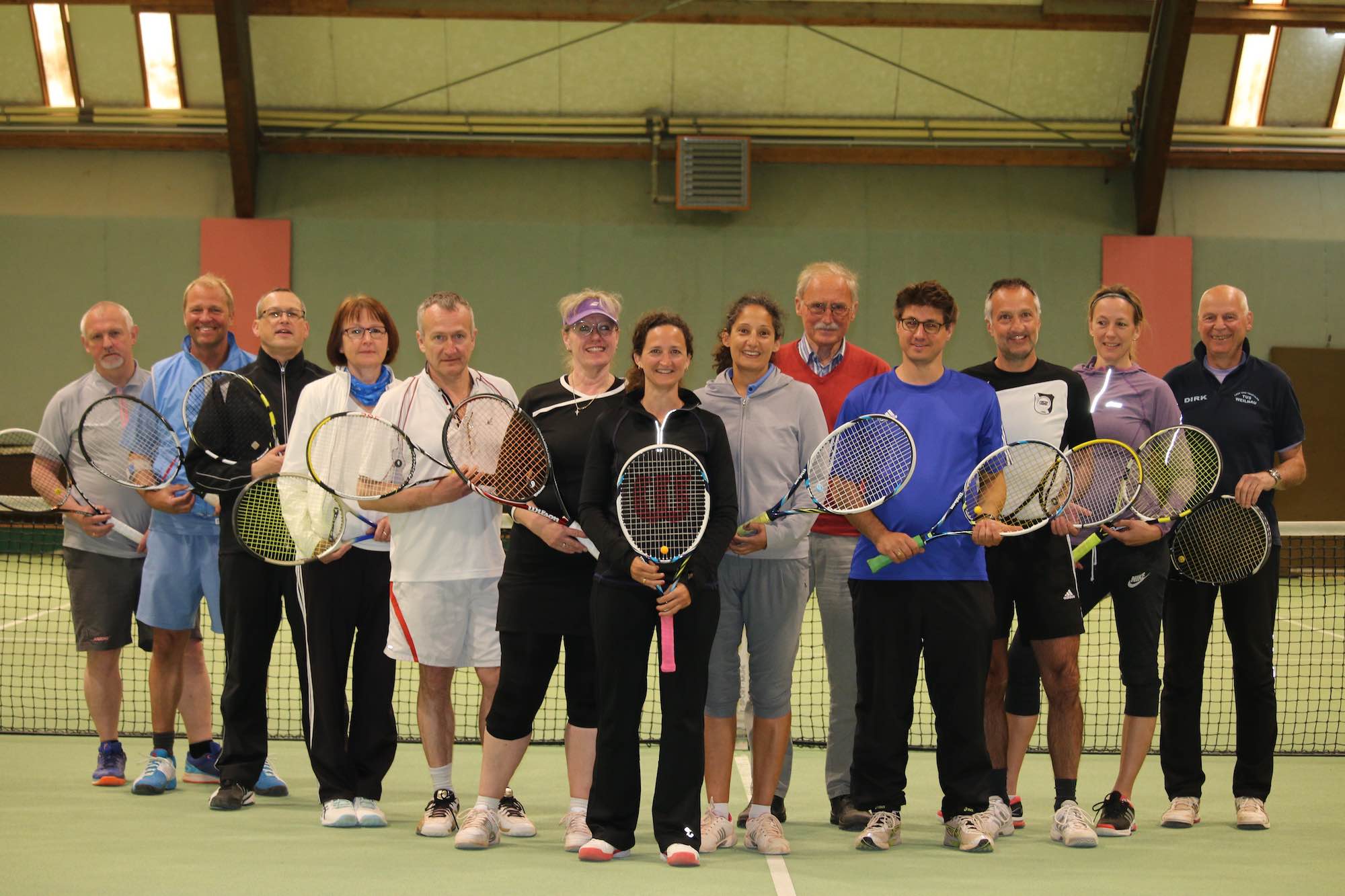 Die Teilnehmer beim diesjährigen Tennis-Schleifchenturnier des UTHC
