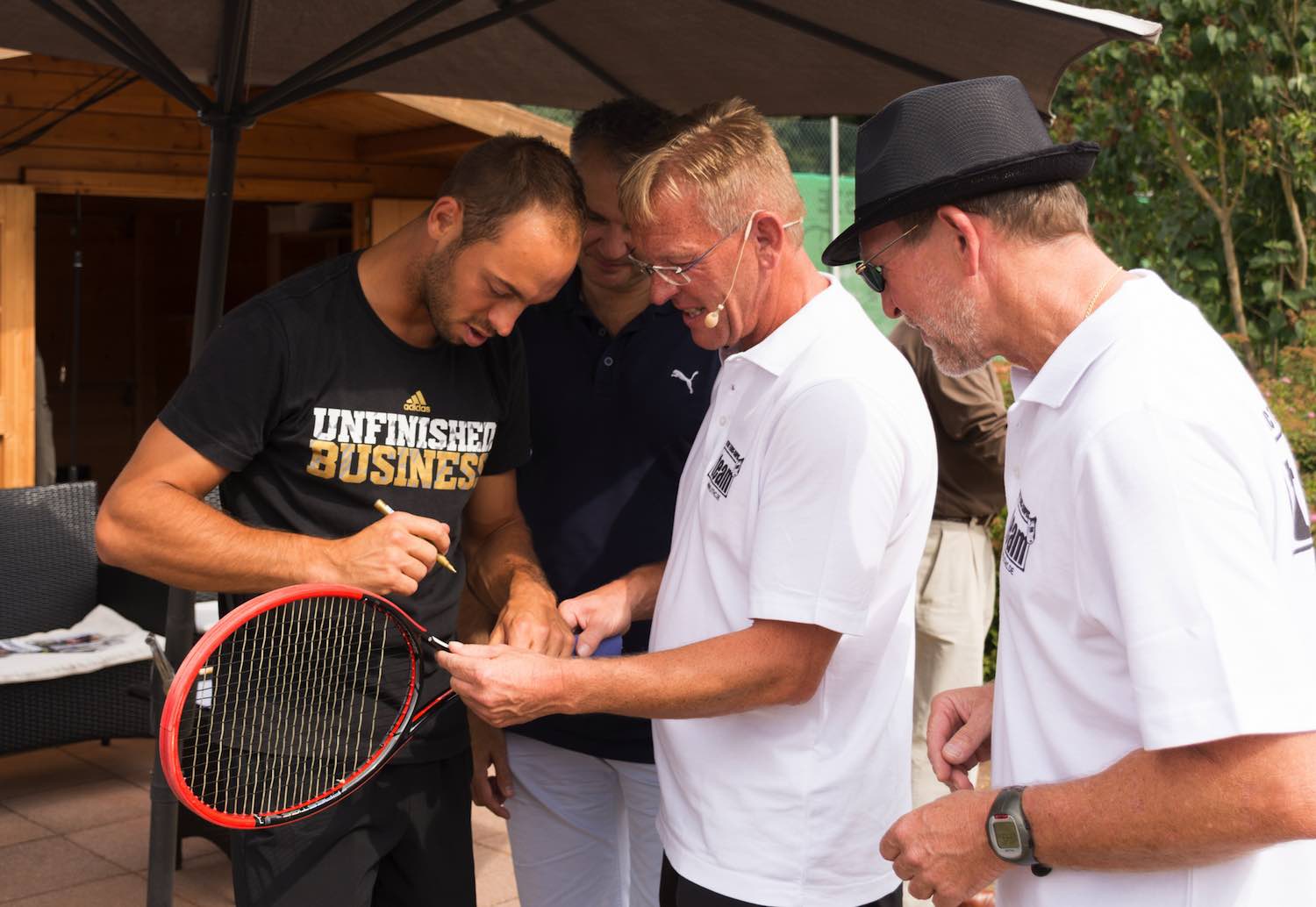 Der Usinger Tennisprofi Tim Pütz fördert gerne die Tennisjugend seines UTHC Heimatvereins