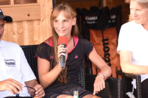 Interview mit dem Usinger Tennistalent des UTHC Mara Guth beim zweiten Tennis Charity-Event 2016