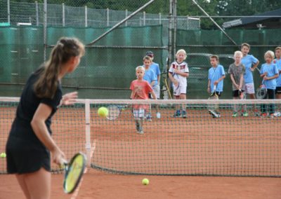 Mara-Guth unterstützt Tennis Jugendarbeit beim TUS Steinfischbach 4912