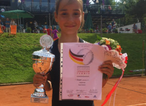 sarah-samzic-uthc-tennisnachwuchs-2017-nationales-deutsches-juengsten-tennisturnier-detmold-header