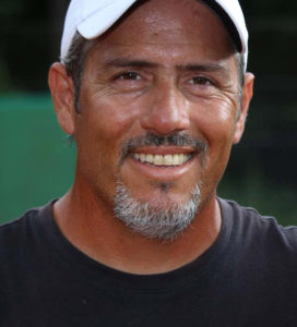 carlos-tarantino-uthc-tennis-cheftrainer-portrait-crop