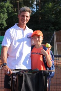 Dante-Magnoni_ATP-Profi-Tennistrainer-beim-UTHC-mit-Laura-Shelekhova