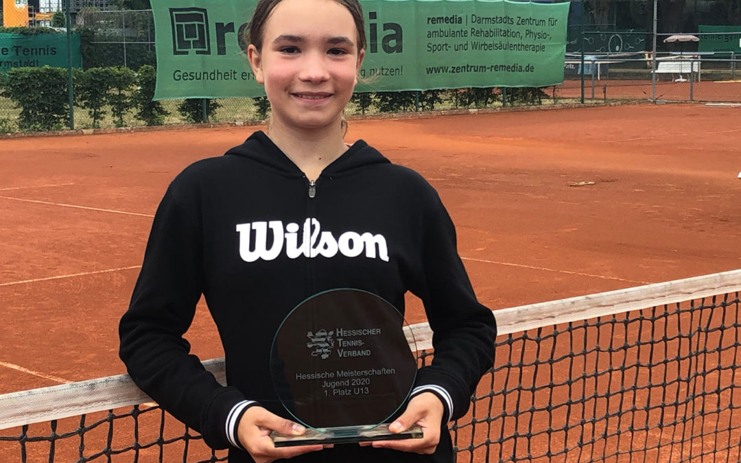 Laura Shelekhova Tennis-Hessenmeisterin-2020 Pokal